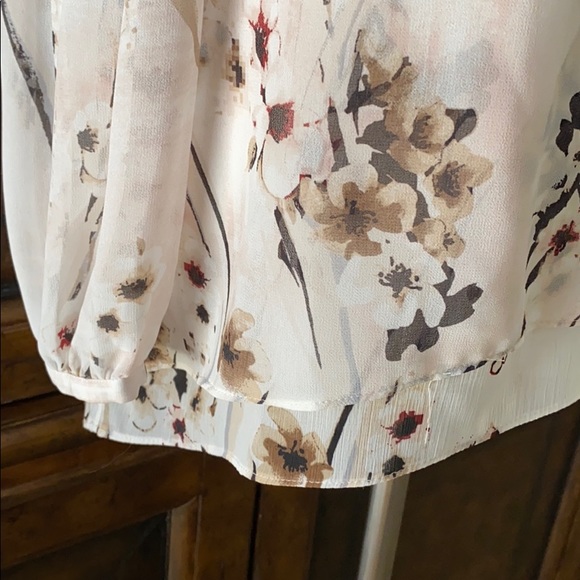 WHBM Cold Shoulder Top - Picture 6 of 10